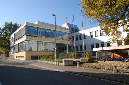 Das Haupteingang des Burg-Gymnasiums.